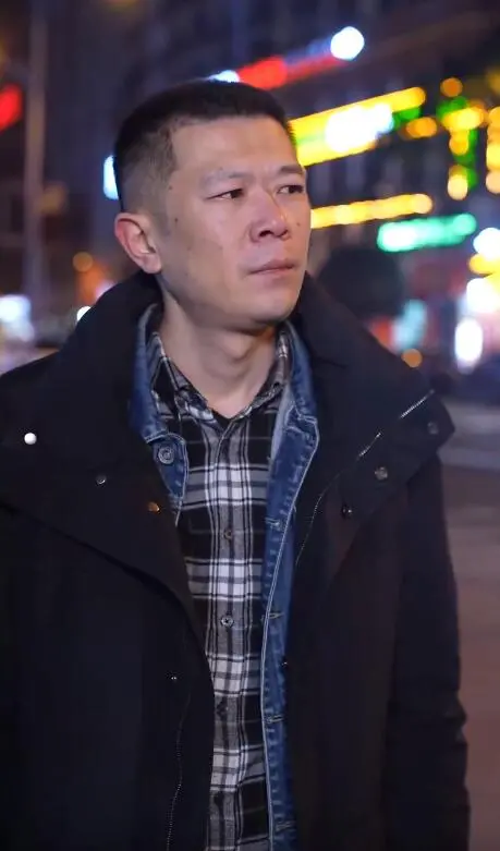 《冷暖生活》：生活百态的辛辣喜剧，在笑声中品味人生悲欢离合